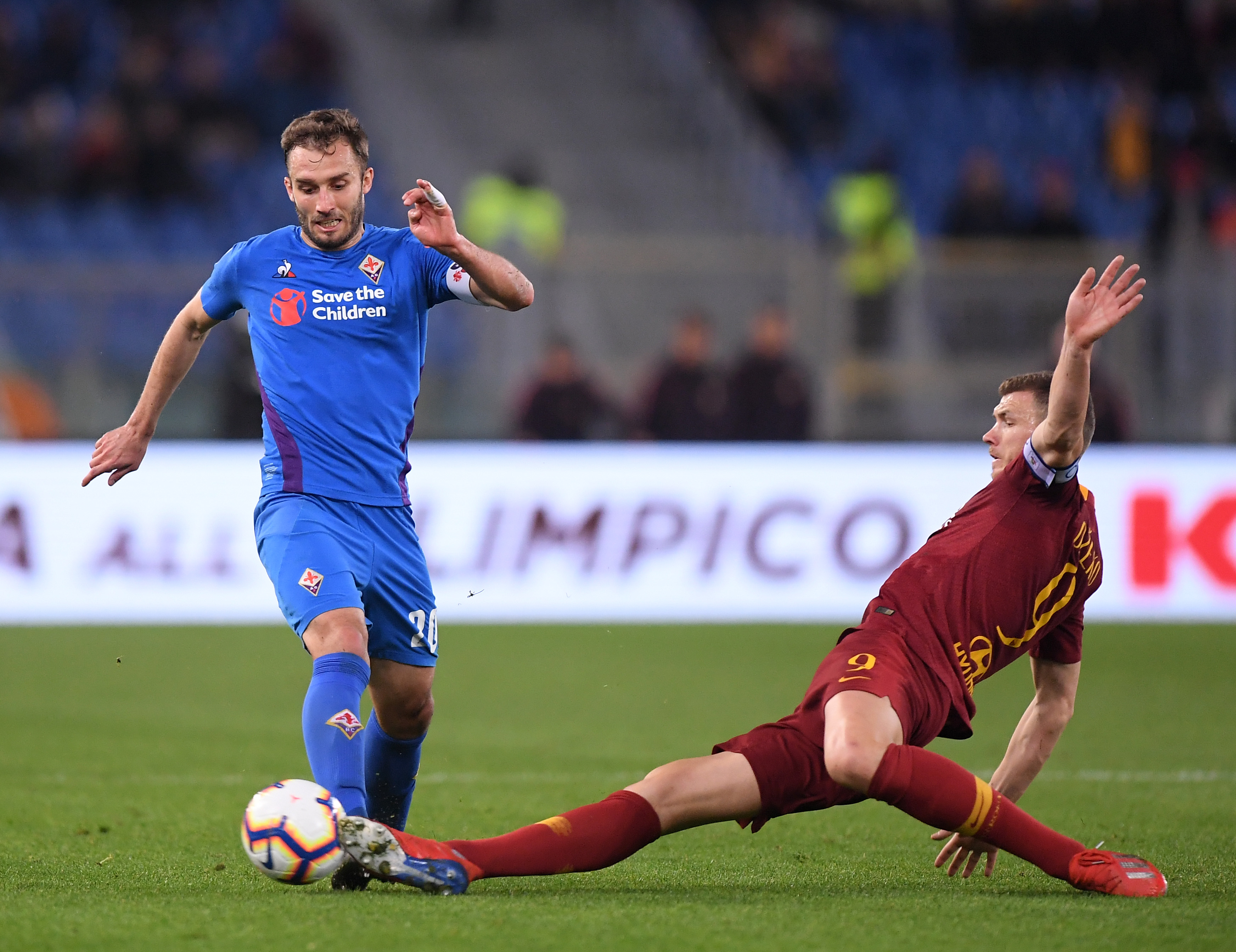 阿斯：利物浦拜仁领跑格伊争夺战，皇马因其高薪高签字费退出（格伊争夺战：利物浦、拜仁领跑，皇马因高薪与签字费退出）