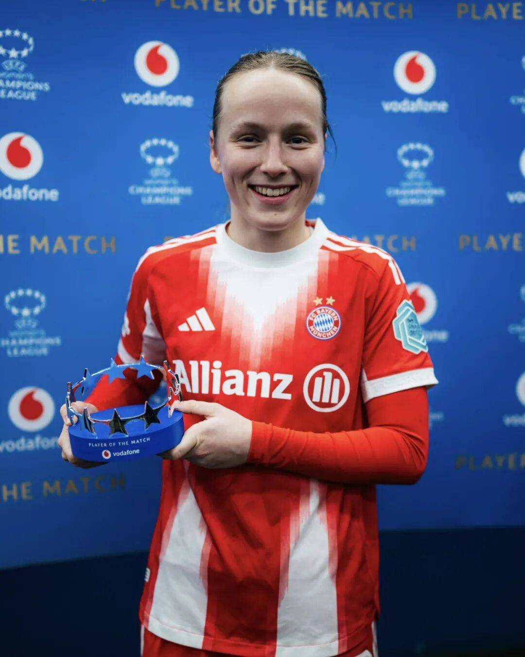 哥伦比亚11月大名单：J罗、迪亚斯领衔，里奥斯、卢库米在列（哥伦比亚公布11月名单：J罗、迪亚斯领衔，里奥斯、卢库米入选）