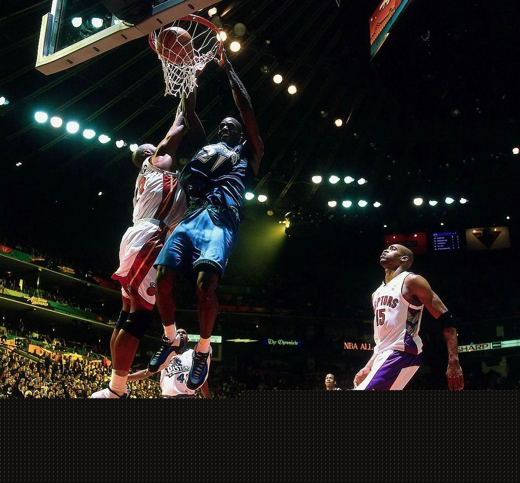 避免附加赛停赛，意媒：染黄的泽林斯基可能轮休波兰末轮比赛（意媒：为规避附加赛停赛，染黄的泽林斯基或缺席波兰末轮）