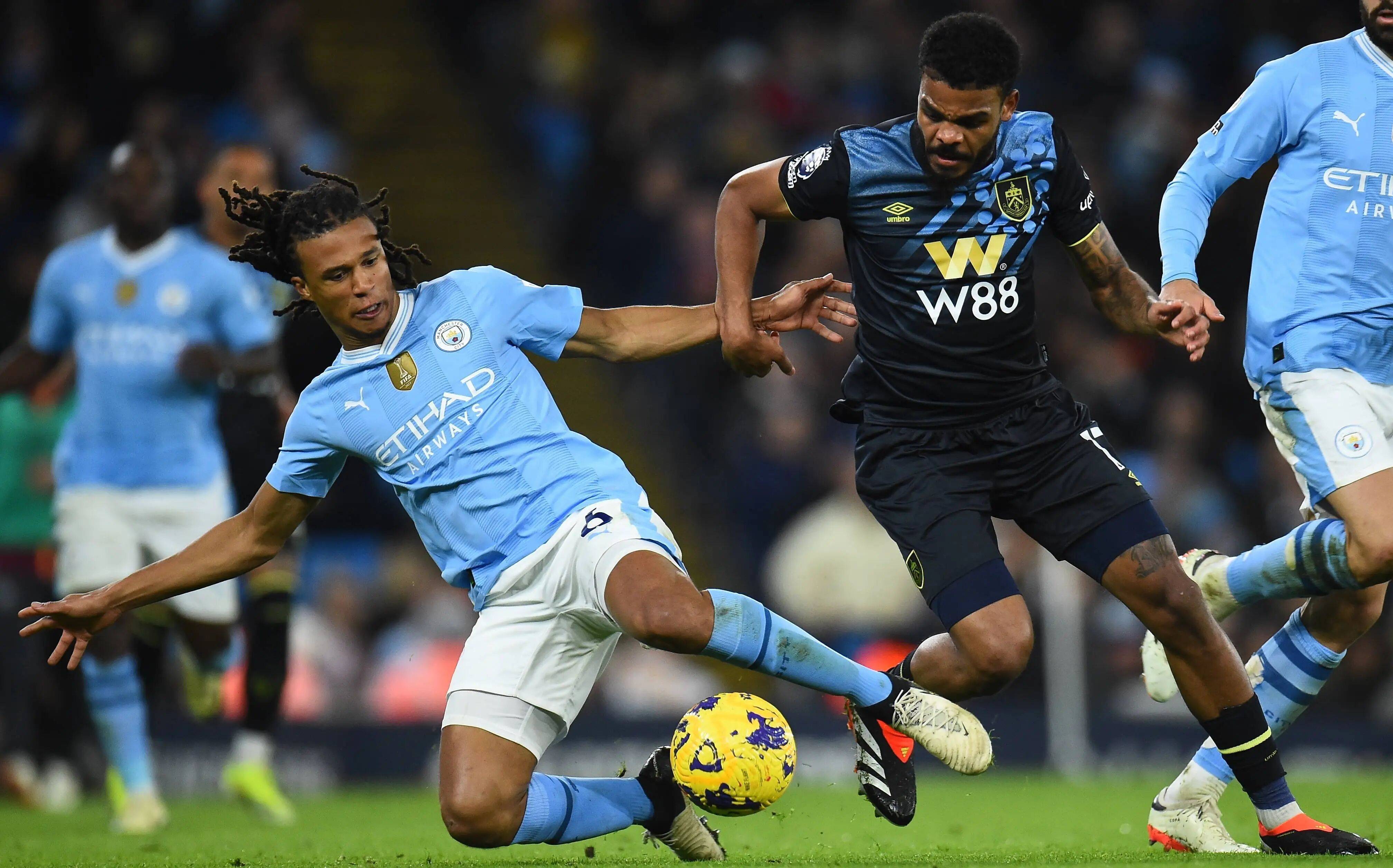 太阳报：麦克托米奈领意甲最佳球员奖，被女友透视着装抢风头（太阳报：麦克托米奈加冕意甲最佳，女友透视穿搭抢尽风头）