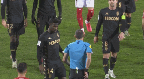 李金羽：中国足球前一段已经掉冰窟窿里了，目前处于恢复期（李金羽：国足此前陷入低谷，当前正处于恢复阶段）