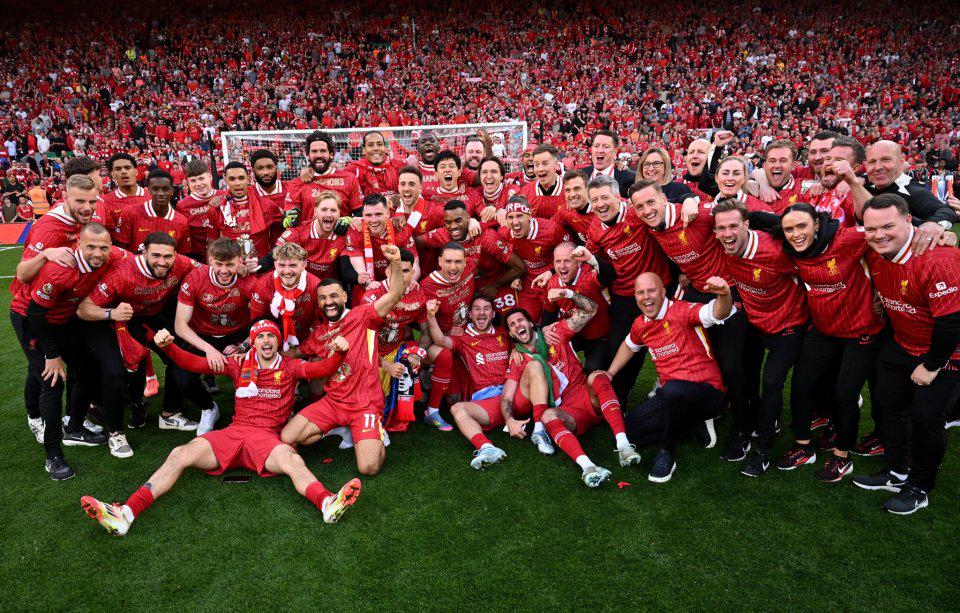 鲁本·阿莫林赛后力挺约罗：从失误中成长，曼联未来可期（鲁本·阿莫林赛后为约罗发声：在失误中成长，曼联前景光明）