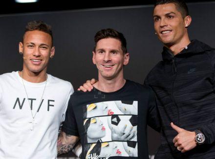 美国演员约翰尼-德普现场观看博卡比赛，并与里克尔梅合影（美国影星约翰尼·德普现身博卡比赛，与里克尔梅合影）